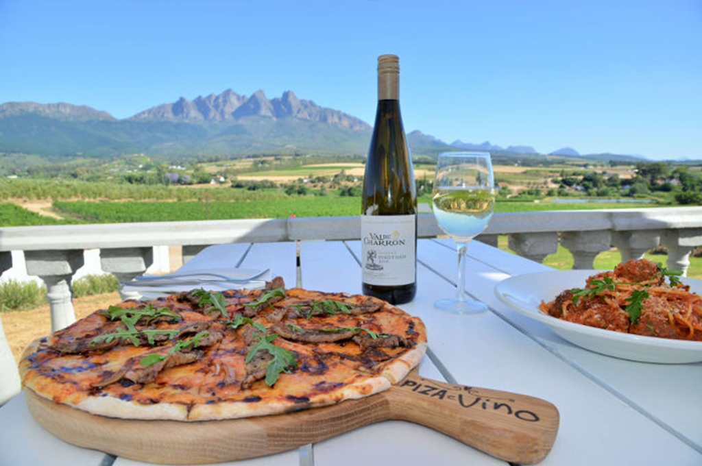 Val du Charron's Pizza ê Vino Presents Christmas Lunch